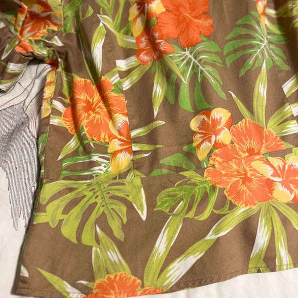 Hawaiian Cotton M Blouse with a small peplum - Picture 10 of 11